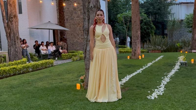 Moda inclusiva y arte espiritual conquistan las pasarelas universitarias en Puebla